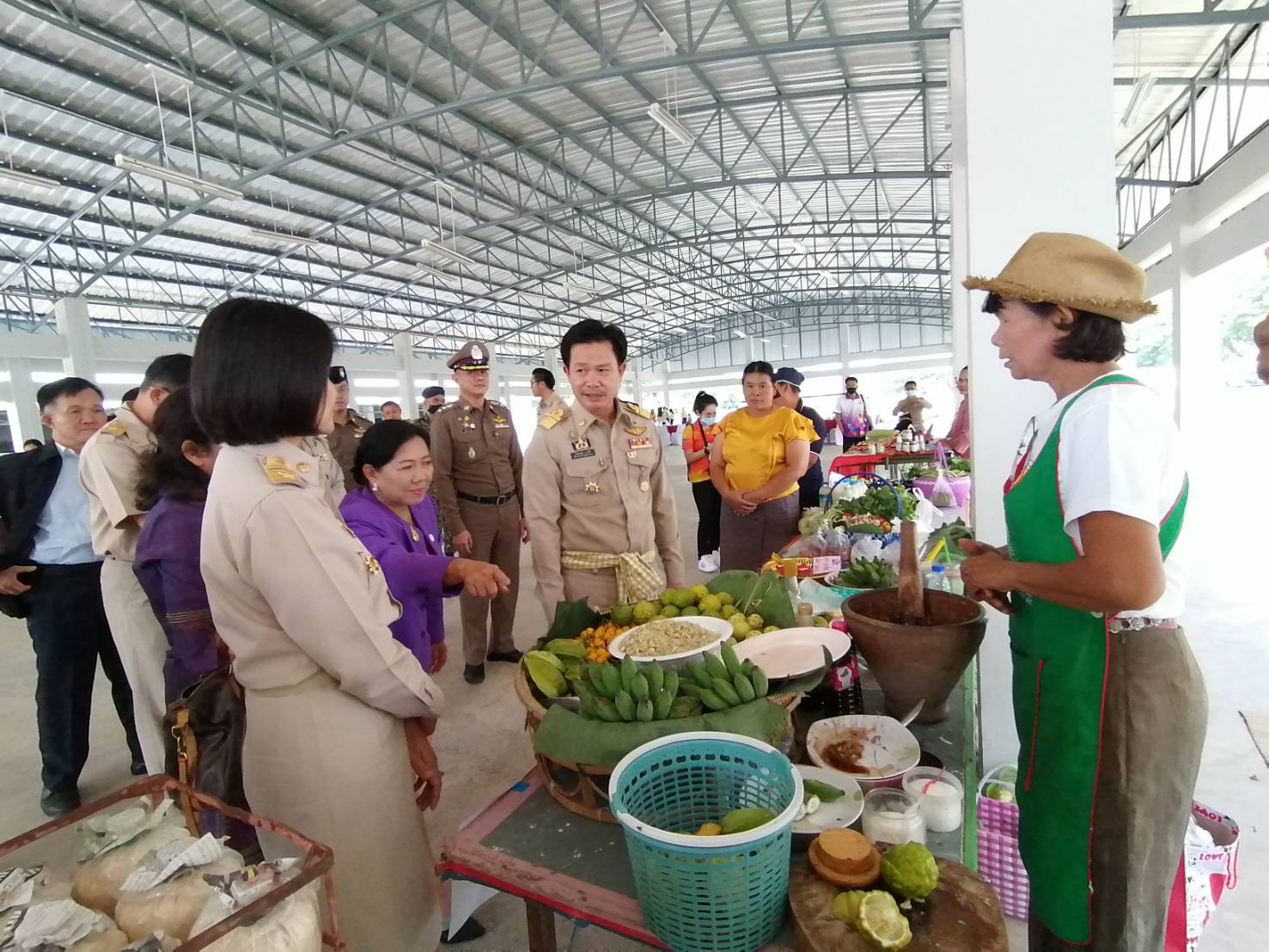 ? ผู้ว่าฯ มหาสารคาม ลงพื้นที่มอบแนวทางการปฏิบัติราชการ แก่ข้าราชการ เจ้าหน้าที่ ผู้บริหารองค์กรปกครองส่วนท้องถิ่น กำนัน ผู้ใหญ่บ้าน ในพื้นที่ อ.นาเชือก และ อ.นาดูน จ.มหาสารคาม