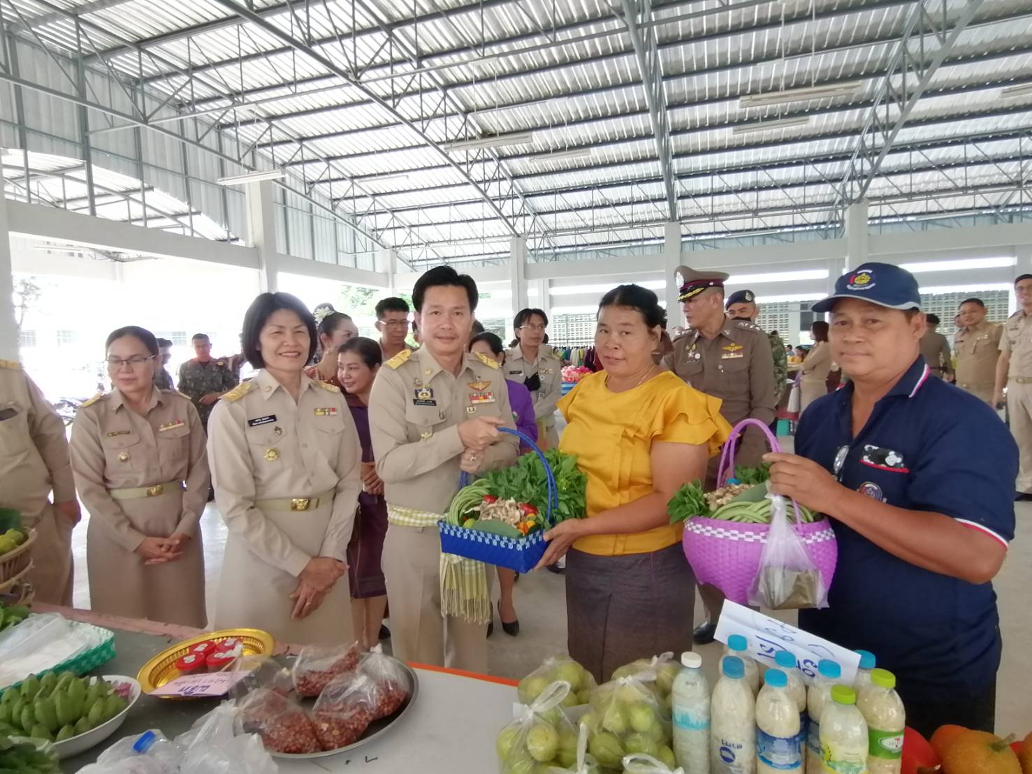 ? ผู้ว่าฯ มหาสารคาม ลงพื้นที่มอบแนวทางการปฏิบัติราชการ แก่ข้าราชการ เจ้าหน้าที่ ผู้บริหารองค์กรปกครองส่วนท้องถิ่น กำนัน ผู้ใหญ่บ้าน ในพื้นที่ อ.นาเชือก และ อ.นาดูน จ.มหาสารคาม