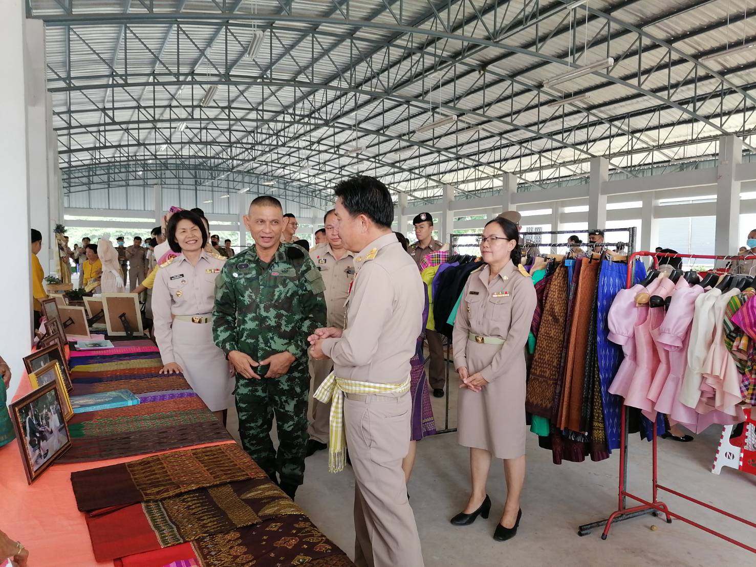 ? ผู้ว่าฯ มหาสารคาม ลงพื้นที่มอบแนวทางการปฏิบัติราชการ แก่ข้าราชการ เจ้าหน้าที่ ผู้บริหารองค์กรปกครองส่วนท้องถิ่น กำนัน ผู้ใหญ่บ้าน ในพื้นที่ อ.นาเชือก และ อ.นาดูน จ.มหาสารคาม