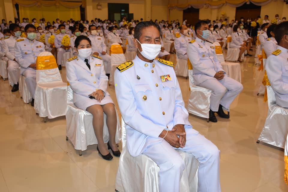 พช.มหาสารคาม ร่วมพิธีถวายราชสักการะน้อมรำลึกในวันพระมหากรุณาธิคุณ พระบาทสมเด็จพระบรมชนกาธิเบศร มหาภูมิพลอดุลยเดชมหาราช บรมนาถบพิตร เนื่องในวันพระบิดาแห่งฝนหลวง ประจำปี 2563 วันที่ 14 พฤศจิกายน 2563 เวลา 08.00 น. ณ หอประชุมศาลากลางจังหวัดมหาสารคาม อำเภอเมืองมหาสารคาม จังหวัดมหาสารคาม