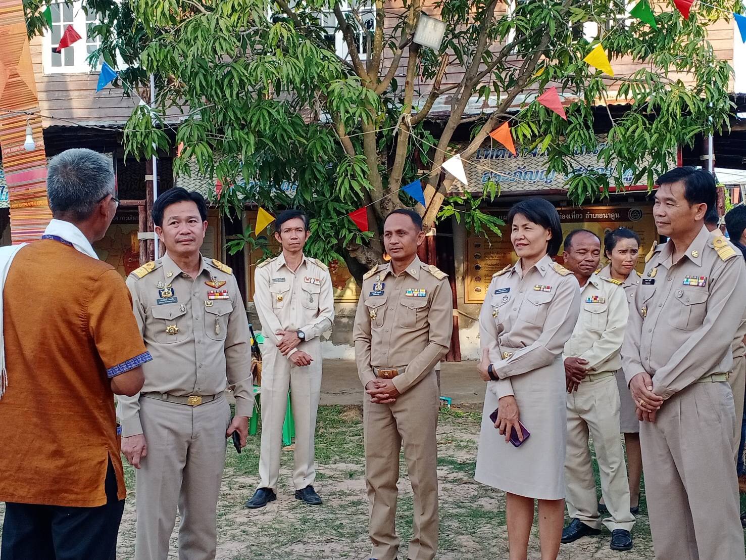 ? ผู้ว่าฯ มหาสารคาม ลงพื้นที่มอบแนวทางการปฏิบัติราชการ แก่ข้าราชการ เจ้าหน้าที่ ผู้บริหารองค์กรปกครองส่วนท้องถิ่น กำนัน ผู้ใหญ่บ้าน ในพื้นที่ อ.นาเชือก และ อ.นาดูน จ.มหาสารคาม