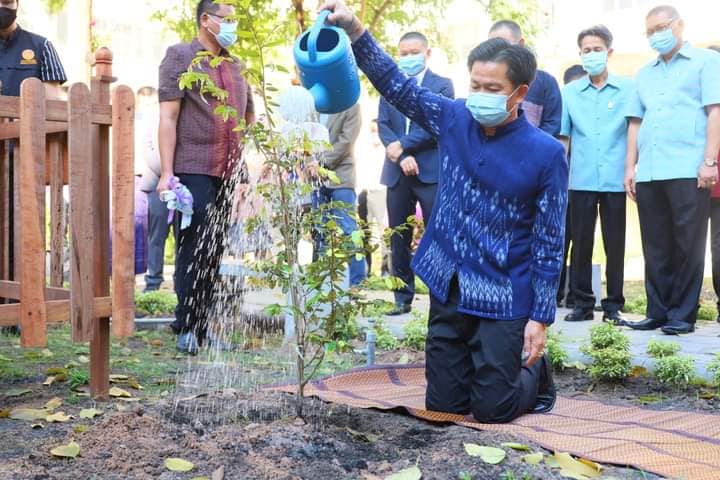 พช.มหาสารคาม เข้าร่วมกิจกรรมการส่งมอบโครงการปรับภูมิทัศน์ศาลากลางจังหวัดมหาสารคาม
