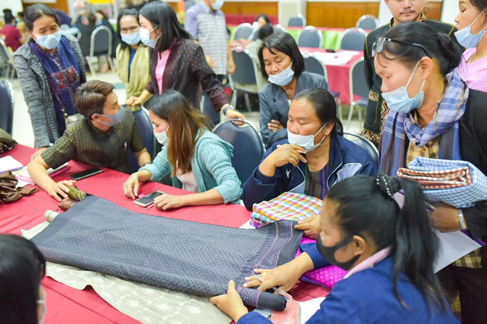 พจ.มหาสารคาม มอบแนวทางการดำเนินงานผู้ประกอบการ OTOP  ในการประชุมเชิงปฏิบัติการส่งเสริมและพัฒนาผลิตภัณฑ์โดยเครือข่ายองค์ความรู้ KBO จังหวัดมหาสารคาม