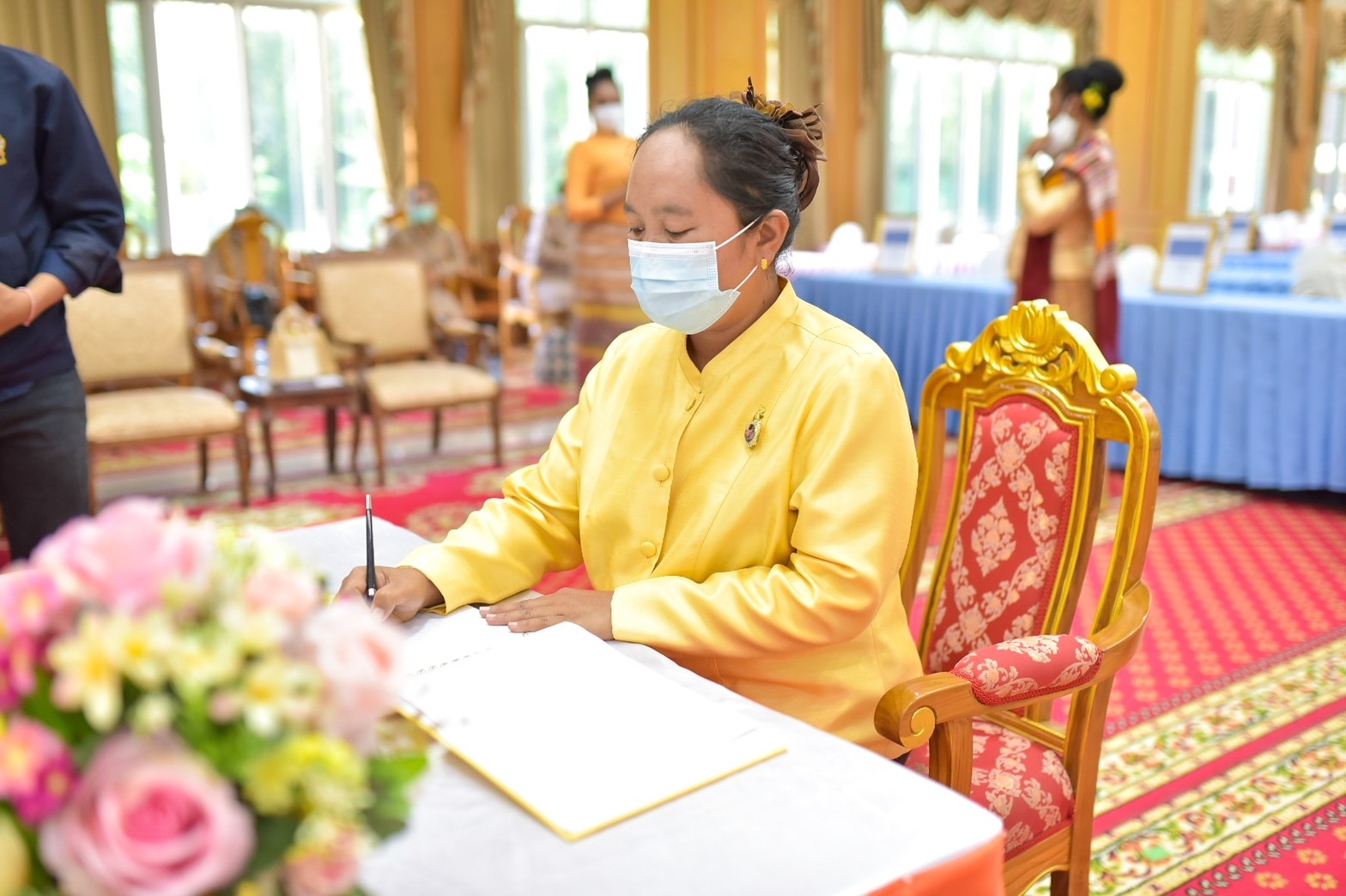 จังหวัดมหาสารคาม ประกอบพิธีลงนามถวายพระพรชัยมงคลสมเด็จพระเจ้าลูกเธอ เจ้าฟ้าสิริวัณณวรี นารีรัตนราชกัญญา เนื่องในโอกาสวันคล้ายวันประสูติ 8 มกราคม 2564 และพิธีมอบแบบลายผ้ามัดหมี่ ชื่อลาย “ผ้ามัดหมี่ลายขอเจ้าฟ้าสิริวัณณวรีฯ” แก่ผู้แทนกลุ่มทอผ้า จังหวัดมหาสารคาม 
