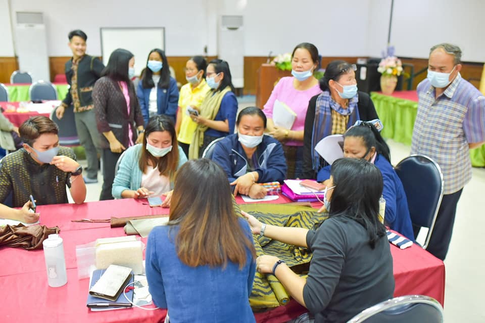 พจ.มหาสารคาม มอบแนวทางการดำเนินงานผู้ประกอบการ OTOP  ในการประชุมเชิงปฏิบัติการส่งเสริมและพัฒนาผลิตภัณฑ์โดยเครือข่ายองค์ความรู้ KBO จังหวัดมหาสารคาม