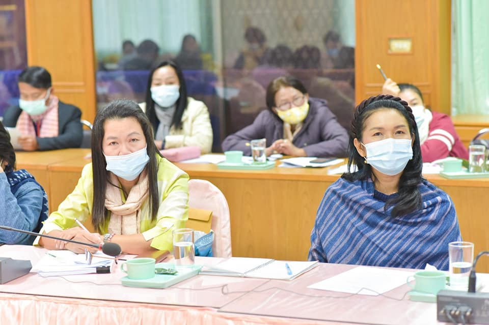 พช.มหาสารคาม ร่วมรับฟังการประชุมขับเคลื่อนการดำเนินงานโครงการพัฒนาพื้นที่ต้นแบบการพัฒนาคุณภาพชีวิตตามหลักทฤษฎีใหม่ ประยุกต์สู่ “โคก หนอง นา โมเดล” ผ่านระบบวีดิทัศน์ทางไกล (Video Conference)