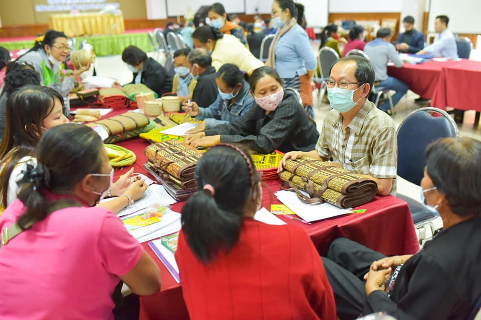 พจ.มหาสารคาม มอบแนวทางการดำเนินงานผู้ประกอบการ OTOP  ในการประชุมเชิงปฏิบัติการส่งเสริมและพัฒนาผลิตภัณฑ์โดยเครือข่ายองค์ความรู้ KBO จังหวัดมหาสารคาม