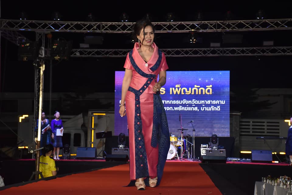 จัดใหญ่ !! เครือข่าย OTOP อ.กันทรวิชัย จังหวัดมหาสารคาม จัดงาน “ออนซอนของดี ราตรีดอกผักติ้ว คร้งที่ 1” โชว์ของดี “ผ้าลายดอกผักติ้ว” หนึ่งเดียวในประเทศไทย