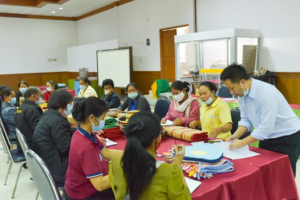 พจ.มหาสารคาม มอบแนวทางการดำเนินงานผู้ประกอบการ OTOP  ในการประชุมเชิงปฏิบัติการส่งเสริมและพัฒนาผลิตภัณฑ์โดยเครือข่ายองค์ความรู้ KBO จังหวัดมหาสารคาม