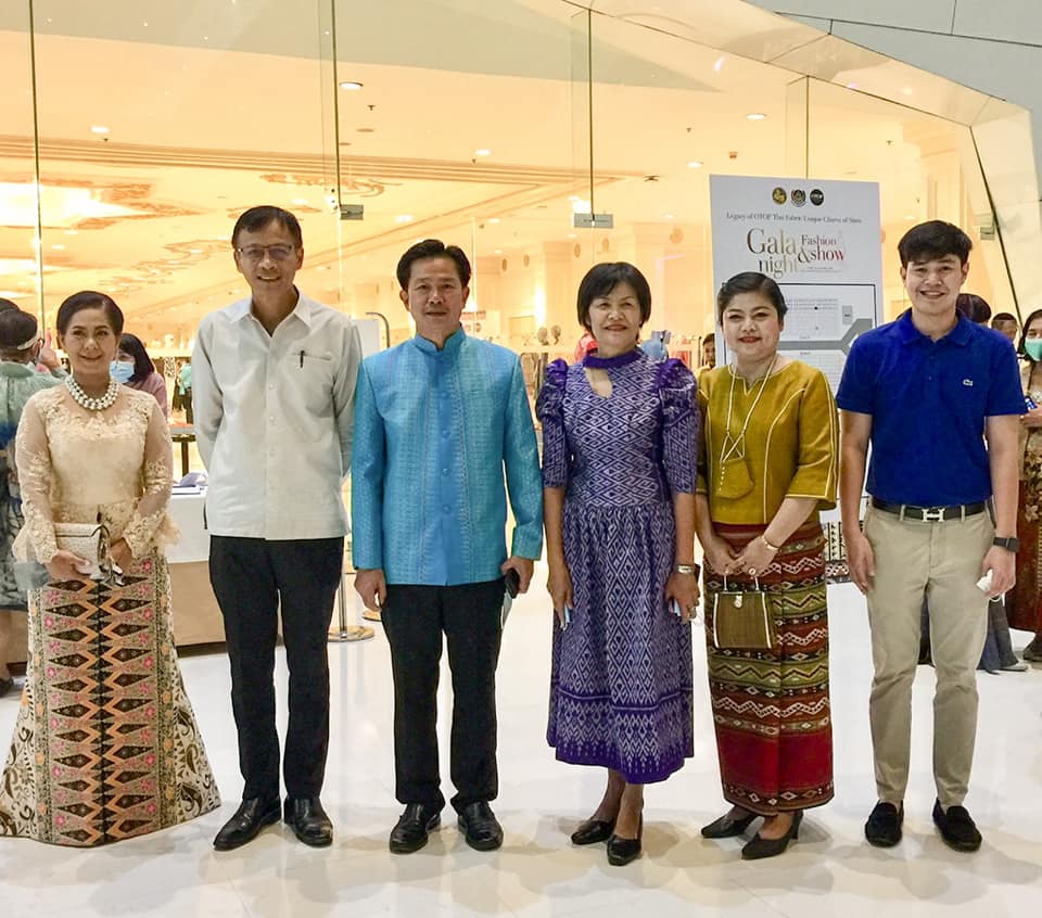 จังหวัดมหาสารคาม ร่วมพิธีเปิดงานกาล่าไนท์ ตามโครงการสืบสานภูมิปัญญา OTOP ผ้าไทย และเผยแพร่อัตลักษณ์ผ้าแห่งสยาม