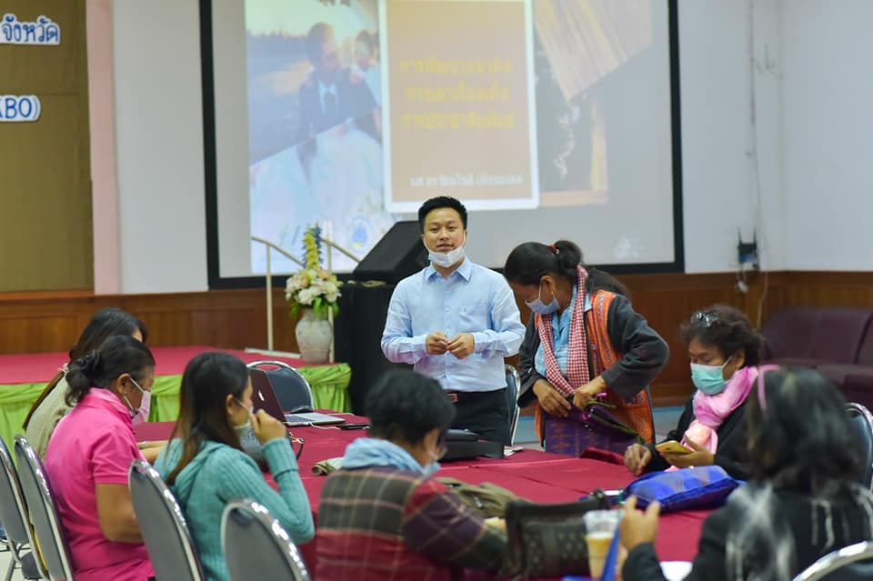 พจ.มหาสารคาม มอบแนวทางการดำเนินงานผู้ประกอบการ OTOP  ในการประชุมเชิงปฏิบัติการส่งเสริมและพัฒนาผลิตภัณฑ์โดยเครือข่ายองค์ความรู้ KBO จังหวัดมหาสารคาม