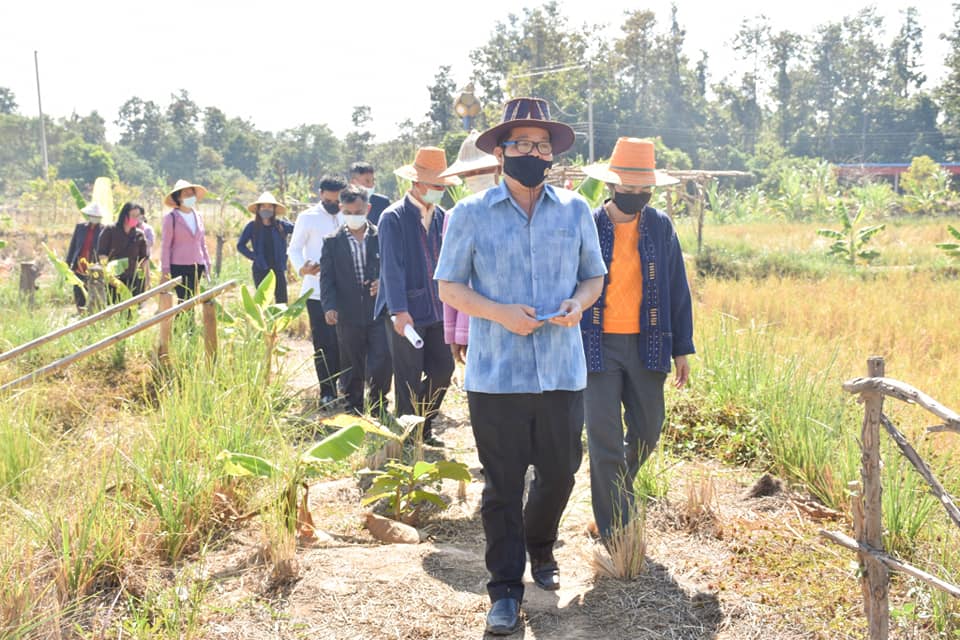 ผู้ตรวจราชการกรมการพัฒนาชุมชน ตรวจติดตามการดำเนินงานโครงการพัฒนาพื้นที่ต้นแบบการพัฒนาคุณภาพชีวิตตามหลักทฤษฎีใหม่ ประยุกต์สู่ “โคก หนอง นา โมเดล” จังหวัดมหาสารคาม