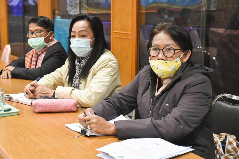 พช.มหาสารคาม ร่วมรับฟังการประชุมขับเคลื่อนการดำเนินงานโครงการพัฒนาพื้นที่ต้นแบบการพัฒนาคุณภาพชีวิตตามหลักทฤษฎีใหม่ ประยุกต์สู่ “โคก หนอง นา โมเดล” ผ่านระบบวีดิทัศน์ทางไกล (Video Conference)