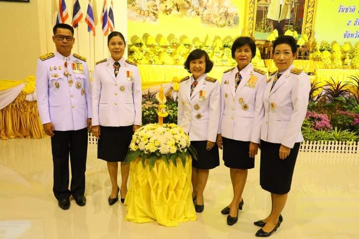 พช.มหาสารคาม ร่วมพิธีจุดเทียนสดุดีพระเกียรติคุณและน้อมรำลึกในพระมหากรุณาธิคุณของ  พระบาทสมเด็จพระบรมชนกาธิเบศร มหาภูมิพลอดุลยเดชมหาราช บรมนาถบพิตร วันชาติ และวันพ่อแห่งชาติ 5 ธันวาคม 2563