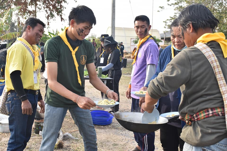 ผู้เข้ารับการฝึกอบรมเพิ่มทักษะระยะสั้นการพัฒนากสิกรรมสู่ระบบเศรษฐกิจพอเพียง รูปแบบ โคก หนอง นา โมเดล ระดมสมองออกแบบเชิงภูมิสังคมไทย ตามหลักการพัฒนาภูมิสังคมอย่างยั่งยืนเพื่อการพึ่งตนเองและรองรับภัยพิบัติ