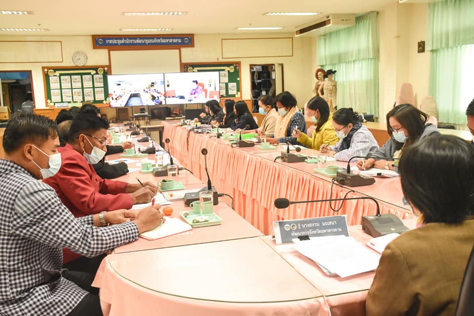 พช.มหาสารคาม ร่วมรับฟังการประชุมขับเคลื่อนการดำเนินงานโครงการพัฒนาพื้นที่ต้นแบบการพัฒนาคุณภาพชีวิตตามหลักทฤษฎีใหม่ ประยุกต์สู่ “โคก หนอง นา โมเดล” ผ่านระบบวีดิทัศน์ทางไกล (Video Conference)