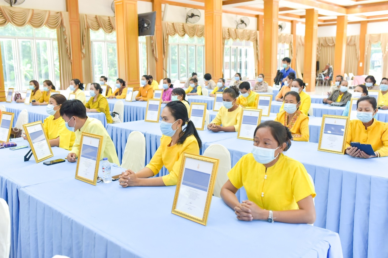 จังหวัดมหาสารคาม ประกอบพิธีลงนามถวายพระพรชัยมงคลสมเด็จพระเจ้าลูกเธอ เจ้าฟ้าสิริวัณณวรี นารีรัตนราชกัญญา เนื่องในโอกาสวันคล้ายวันประสูติ 8 มกราคม 2564 และพิธีมอบแบบลายผ้ามัดหมี่ ชื่อลาย “ผ้ามัดหมี่ลายขอเจ้าฟ้าสิริวัณณวรีฯ” แก่ผู้แทนกลุ่มทอผ้า จังหวัดมหาสารคาม 