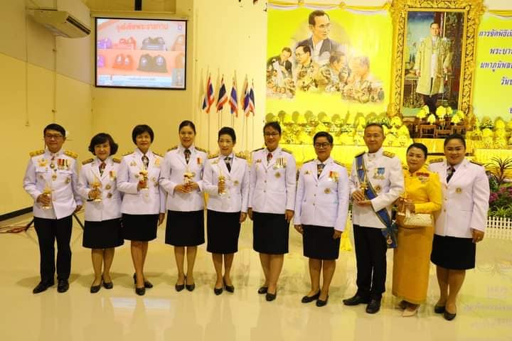 พช.มหาสารคาม ร่วมพิธีจุดเทียนสดุดีพระเกียรติคุณและน้อมรำลึกในพระมหากรุณาธิคุณของ  พระบาทสมเด็จพระบรมชนกาธิเบศร มหาภูมิพลอดุลยเดชมหาราช บรมนาถบพิตร วันชาติ และวันพ่อแห่งชาติ 5 ธันวาคม 2563