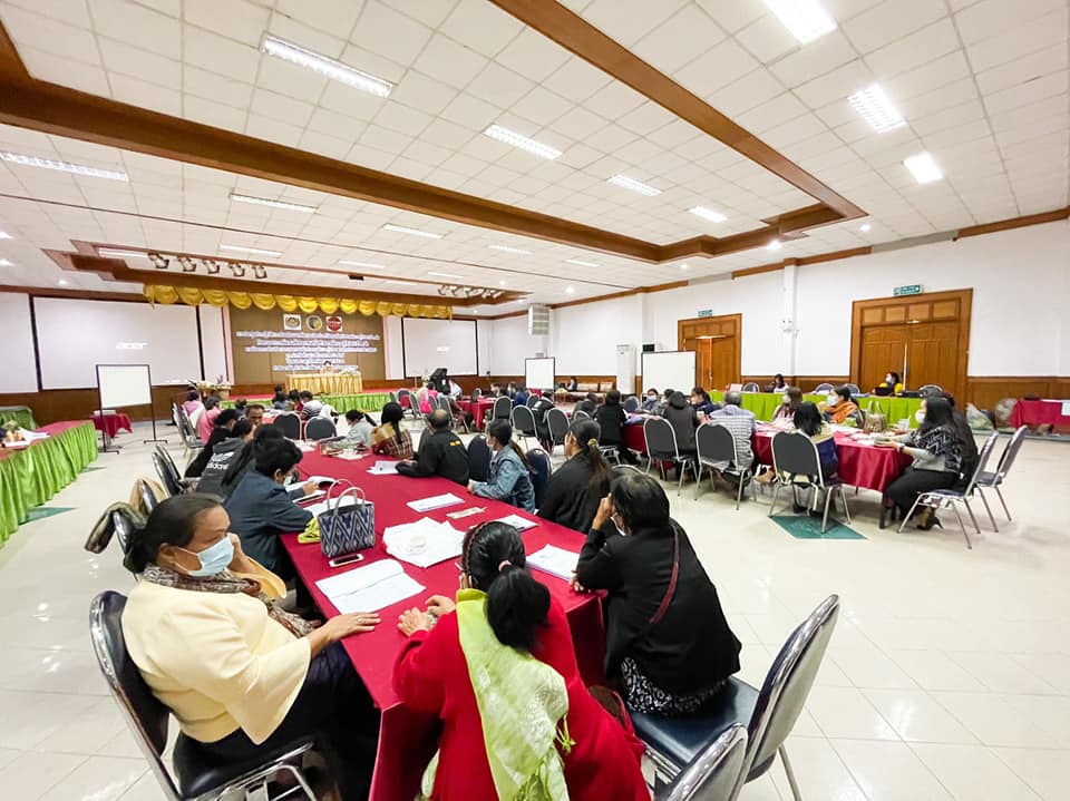 พจ.มหาสารคาม มอบแนวทางการดำเนินงานผู้ประกอบการ OTOP  ในการประชุมเชิงปฏิบัติการส่งเสริมและพัฒนาผลิตภัณฑ์โดยเครือข่ายองค์ความรู้ KBO จังหวัดมหาสารคาม