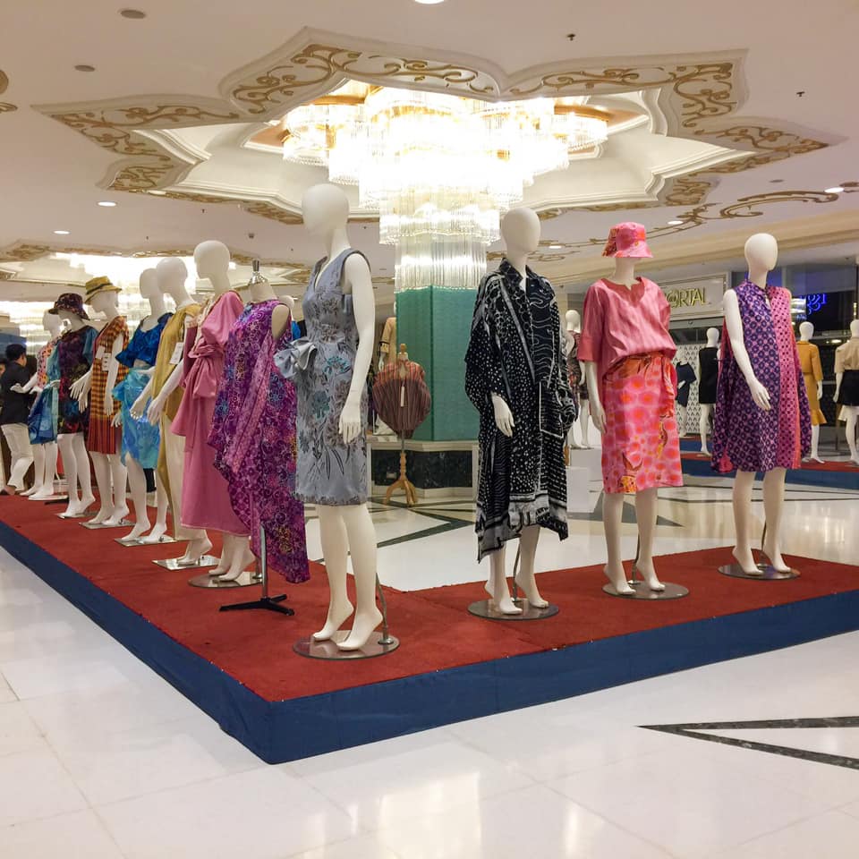 จังหวัดมหาสารคาม ร่วมพิธีเปิดงานกาล่าไนท์ ตามโครงการสืบสานภูมิปัญญา OTOP ผ้าไทย และเผยแพร่อัตลักษณ์ผ้าแห่งสยาม
