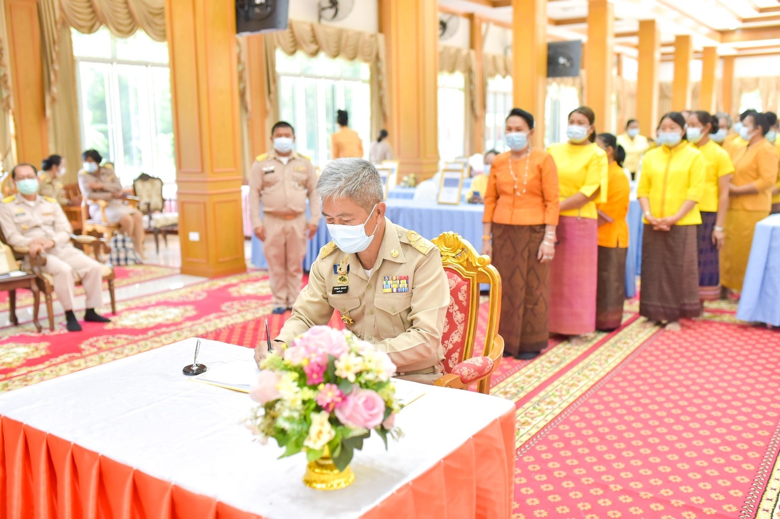 จังหวัดมหาสารคาม ประกอบพิธีลงนามถวายพระพรชัยมงคลสมเด็จพระเจ้าลูกเธอ เจ้าฟ้าสิริวัณณวรี นารีรัตนราชกัญญา เนื่องในโอกาสวันคล้ายวันประสูติ 8 มกราคม 2564 และพิธีมอบแบบลายผ้ามัดหมี่ ชื่อลาย “ผ้ามัดหมี่ลายขอเจ้าฟ้าสิริวัณณวรีฯ” แก่ผู้แทนกลุ่มทอผ้า จังหวัดมหาสารคาม 