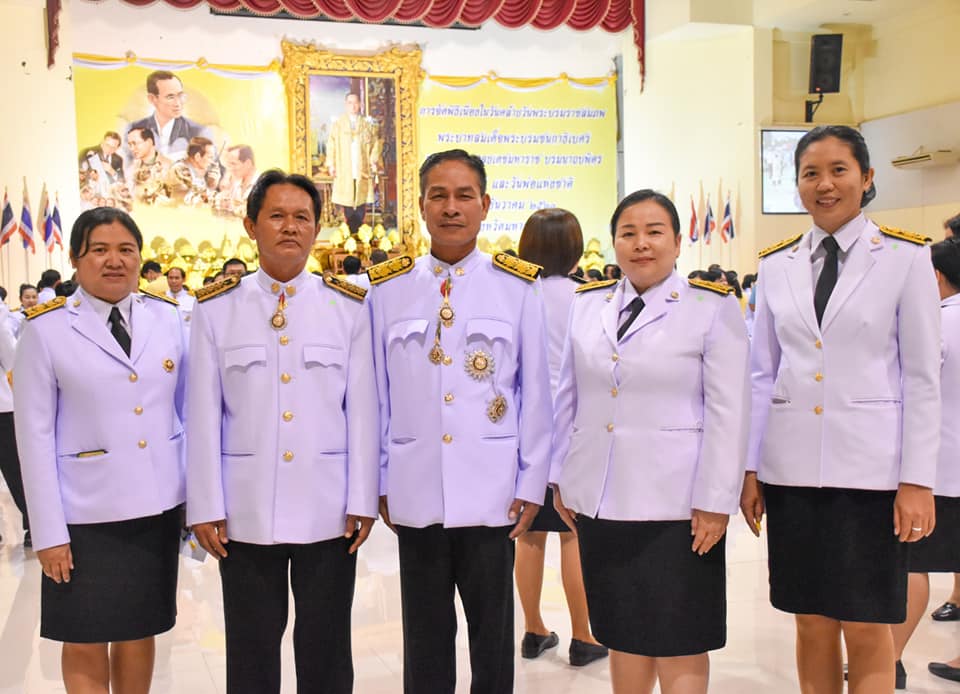 พช.มหาสารคาม ร่วมพิธีจุดเทียนสดุดีพระเกียรติคุณและน้อมรำลึกในพระมหากรุณาธิคุณของ  พระบาทสมเด็จพระบรมชนกาธิเบศร มหาภูมิพลอดุลยเดชมหาราช บรมนาถบพิตร วันชาติ และวันพ่อแห่งชาติ 5 ธันวาคม 2563