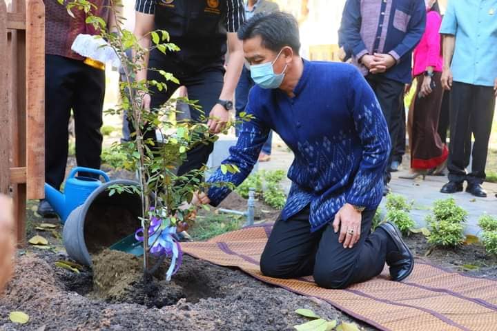 พช.มหาสารคาม เข้าร่วมกิจกรรมการส่งมอบโครงการปรับภูมิทัศน์ศาลากลางจังหวัดมหาสารคาม
