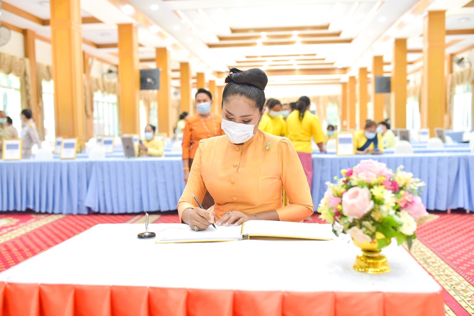 จังหวัดมหาสารคาม ประกอบพิธีลงนามถวายพระพรชัยมงคลสมเด็จพระเจ้าลูกเธอ เจ้าฟ้าสิริวัณณวรี นารีรัตนราชกัญญา เนื่องในโอกาสวันคล้ายวันประสูติ 8 มกราคม 2564 และพิธีมอบแบบลายผ้ามัดหมี่ ชื่อลาย “ผ้ามัดหมี่ลายขอเจ้าฟ้าสิริวัณณวรีฯ” แก่ผู้แทนกลุ่มทอผ้า จังหวัดมหาสารคาม 
