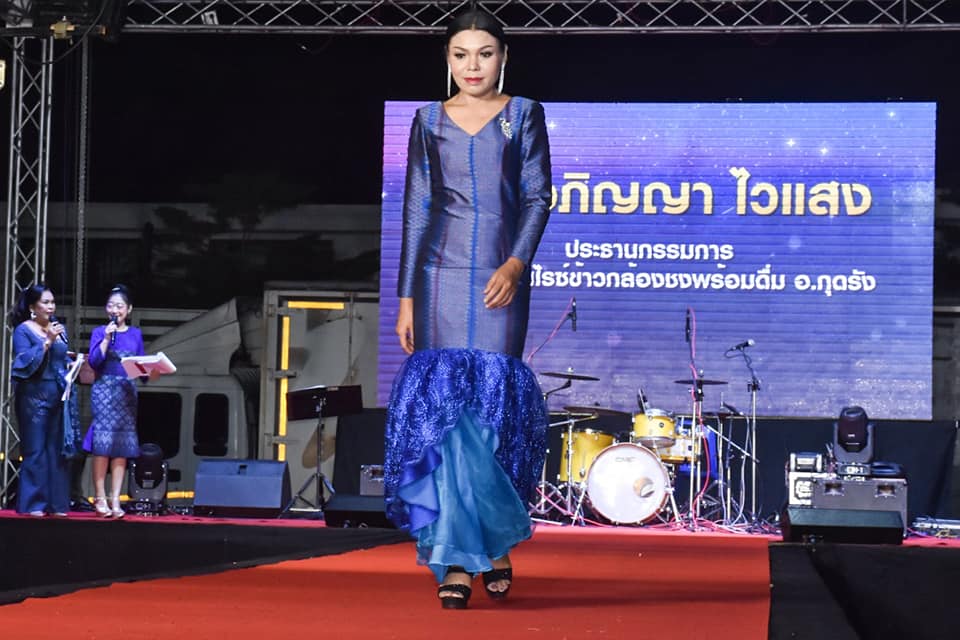 จัดใหญ่ !! เครือข่าย OTOP อ.กันทรวิชัย จังหวัดมหาสารคาม จัดงาน “ออนซอนของดี ราตรีดอกผักติ้ว คร้งที่ 1” โชว์ของดี “ผ้าลายดอกผักติ้ว” หนึ่งเดียวในประเทศไทย