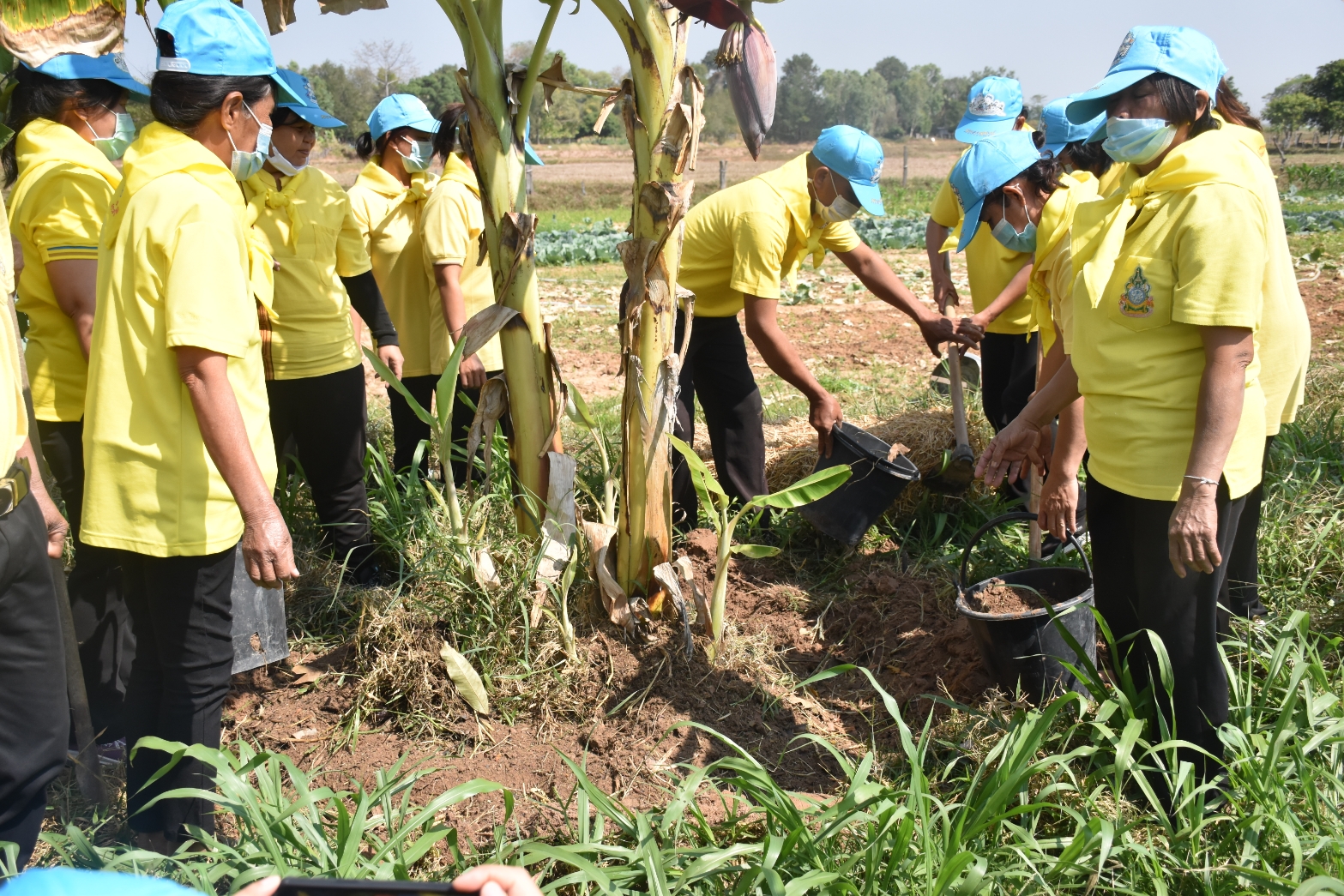 พช.มหาสารคาม จัดกิจกรรม”จิตอาสาพัฒนาชุมชน เอามื้อสามัคคี”ตามโครงการเสริมสร้างและพัฒนาผู้นำการเปลี่ยนแปลง