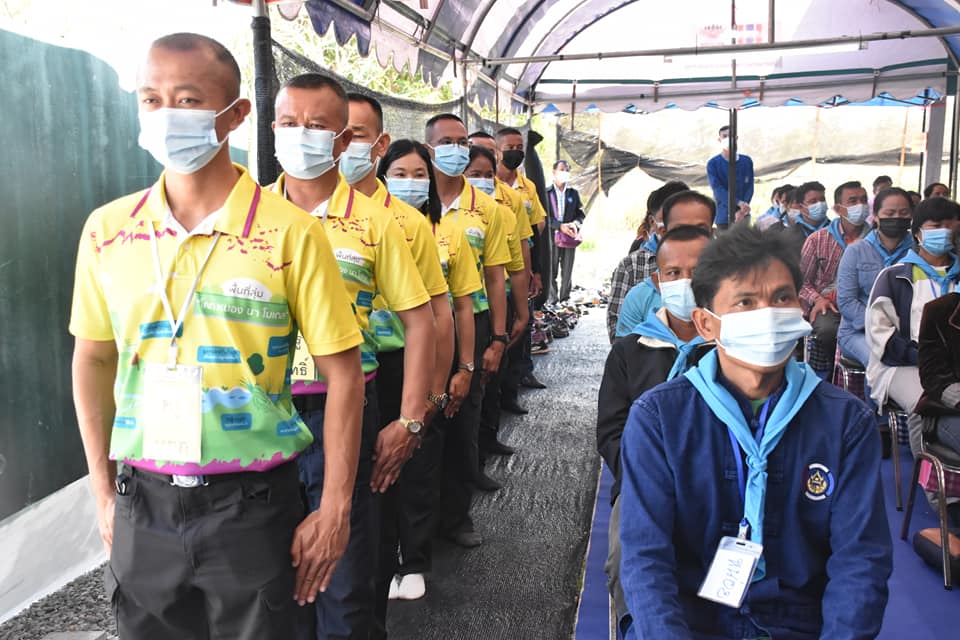 จังหวัดมหาสารคาม เดินหน้าสู้ COVID-19 สร้างความมั่นคงทางอาหาร เปิดกิจกรรมฝึกอบรมเพิ่มทักษะระยะสั้นการพัฒนากสิกรรมสู่ระบบเศรษฐกิจพอเพียง รูปแบบ โคก หนอง นา โมเดล รุ่นที่ 7