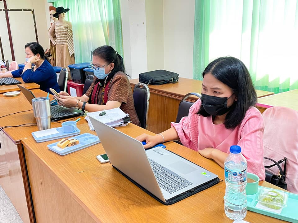 พช.มหาสารคาม ร่วมประชุมเพื่อซักซ้อมความเข้าใจการดำเนินงานโครงการพัฒนาพื้นที่ต้นแบบการพัฒนาคุณภาพชีวิตตามหลักทฤษฎีใหม่ ประยุกต์สู่ “โคก หนอง นา โมเดล” ผ่านระบบวีดิทัศน์ทางไกล (Video Conference)