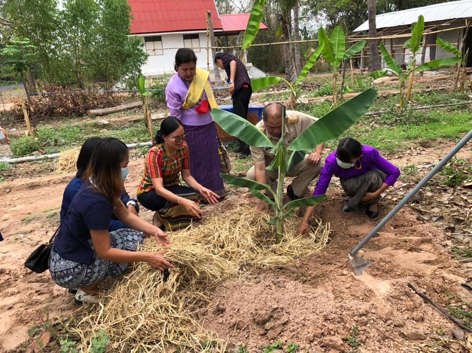 อำเภอนาเชือก รวมพลังสตรีอนุรักษ์ผ้าถิ่นไทย น้อมใจอาสา พัฒนาความมั่นคงทางด้านอาหาร เนื่องในวันสตรีสากล ปี ๒๕๖๔