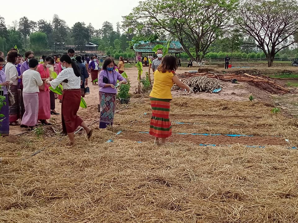 อำเภอนาเชือก รวมพลังสตรีอนุรักษ์ผ้าถิ่นไทย น้อมใจอาสา พัฒนาความมั่นคงทางด้านอาหาร เนื่องในวันสตรีสากล ปี ๒๕๖๔