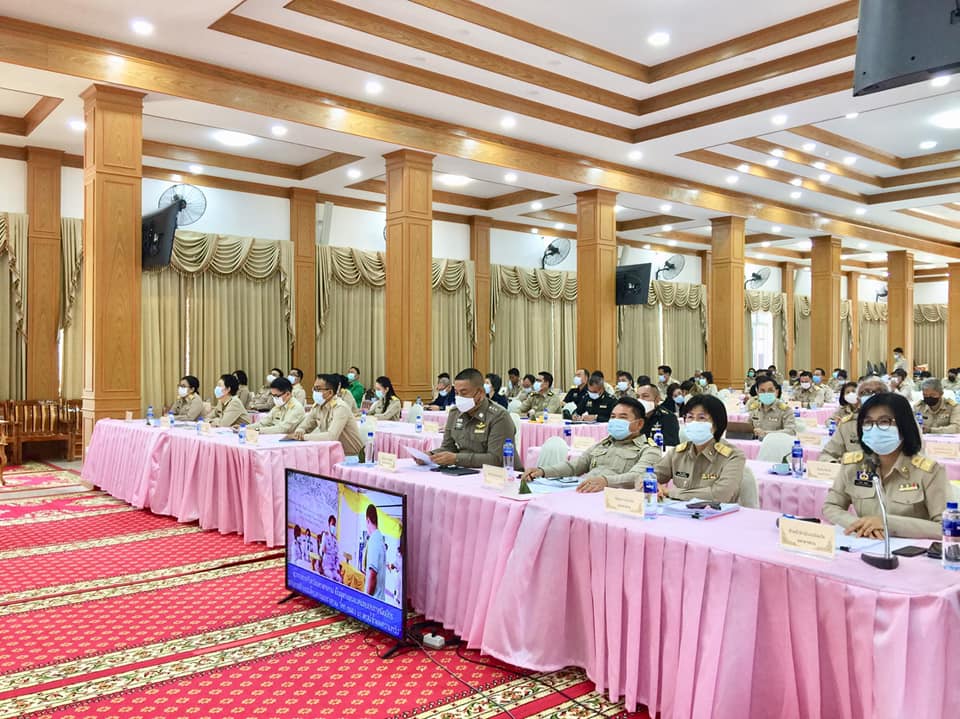 สุดปลื้ม!! พช.มหาสารคาม จับมือผู้ผลิตผู้ประกอบการโอทอป โชว์ “ผ้าลายขอเจ้าฟ้าสิริวัณณวรีฯ” ในที่ประชุมกรมการจังหวัดมหาสารคาม ผู้เข้าประชุมแห่ซื้อและสั่งซื้อ ทำยอดจำหน่ายทะลุเป้า