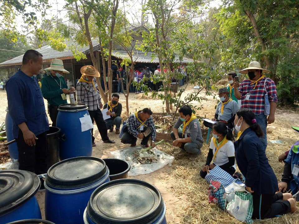 จังหวัดมหาสารคามดำเนินโครงการพัฒนาหมู่บ้านเศรษฐกิจพอเพียง ประจำปี 2564 กิจกรรมสร้างแกนนำขับเคลื่อนหมู่บ้านเศรษฐกิจพอเพียง หลักสูตรเพิ่มทักษะระยะสั้นการพัฒนากสิกรรมสู่ระบบเศรษฐกิจพอเพียง รูปแบบ โคก หนอง นา โมเดล