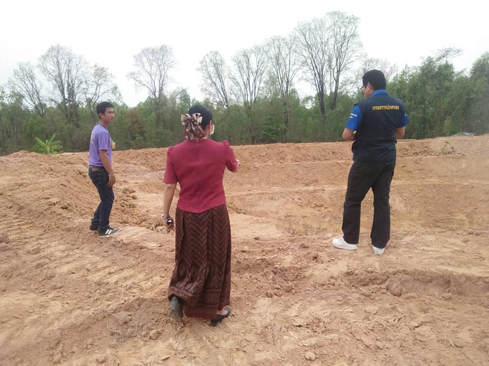 สำนักงานพัฒนาชุมชนอำเภอแกดำ​ ลงพื้นที่สำรวจแปลงครัวเรือนต้นแบบ​ การพัฒนาคุณภาพชีวิตตามหลักทฤษฎีใหม่ ประยุกต์สู่ “โคก หนอง นา โมเดล”