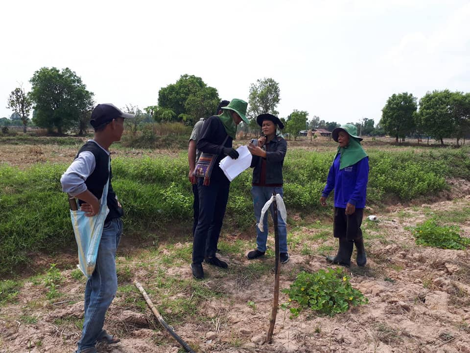 บูรณาการ​งานสำเร็จ​  อำเภอนาดูนผนึกกำลัง​ นพต.​/ทีมช่าง​ วัดพื้นที่กำหนดแนวตามแบบ​”โคก​ หนอง​ นา​ โมเดล”