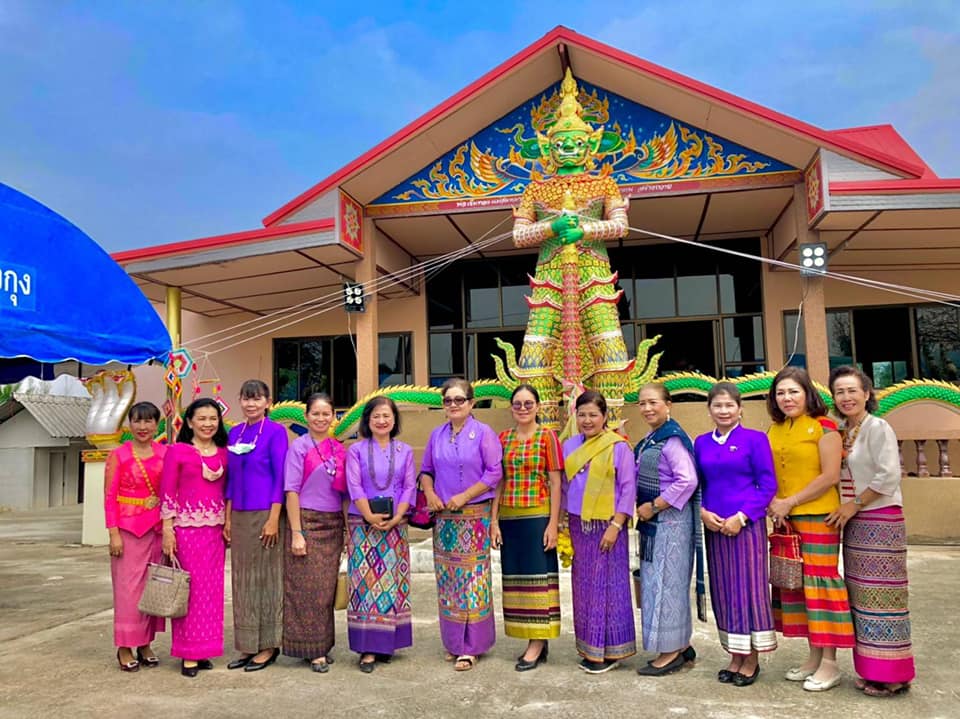 อำเภอนาเชือก รวมพลังสตรีอนุรักษ์ผ้าถิ่นไทย น้อมใจอาสา พัฒนาความมั่นคงทางด้านอาหาร เนื่องในวันสตรีสากล ปี ๒๕๖๔