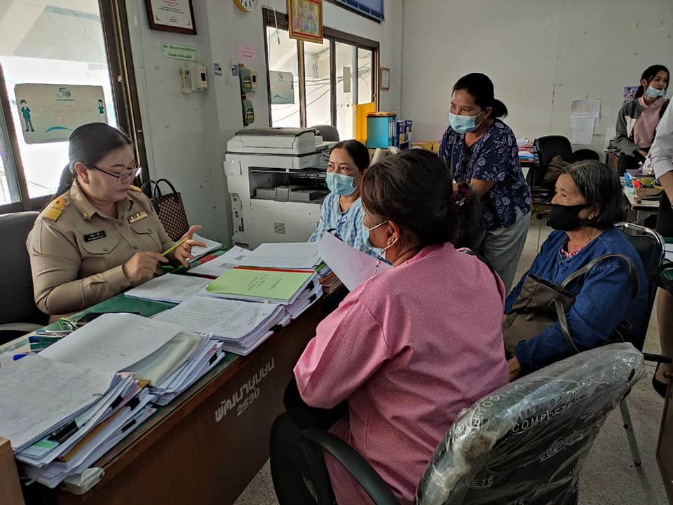 สพอ.พยัคฆภูมิพิสัย​ แนะสมาชิกตามมาตรการปรับโครงสร้างหนี้และพักชำระหนี้กองทุนพัฒนาบทบาทสตรี