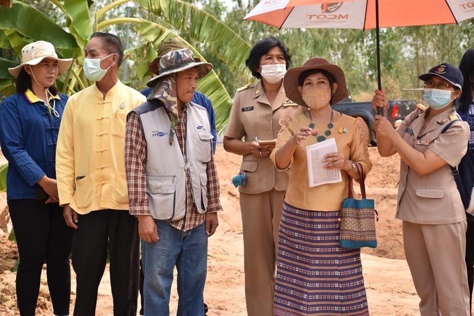 ผู้ตรวจราชการกรมการพัฒนาชุมชน ลงพื้นที่ตรวจติดตามการดำเนินงานโครงการพัฒนาพื้นที่ต้นแบบการพัฒนาคุณภาพชีวิต ตามหลักทฤษฎีใหม่ ประยุกต์สู่ “โคก หนอง นา พช.” พื้นที่อำเภอกันทรวิชัย จังหวัดมหาสารคาม
