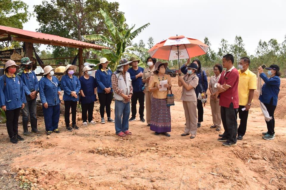 ผู้ตรวจราชการกรมการพัฒนาชุมชน ลงพื้นที่ตรวจติดตามการดำเนินงานโครงการพัฒนาพื้นที่ต้นแบบการพัฒนาคุณภาพชีวิต ตามหลักทฤษฎีใหม่ ประยุกต์สู่ “โคก หนอง นา พช.” พื้นที่อำเภอกันทรวิชัย จังหวัดมหาสารคาม