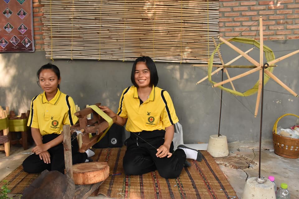 ผู้ตรวจราชการกรมการพัฒนาชุมชน​ ลงพื้นที่ติดตามสนับสนุนกลุ่มทอผ้า​ จังหวัดมหาสารคาม