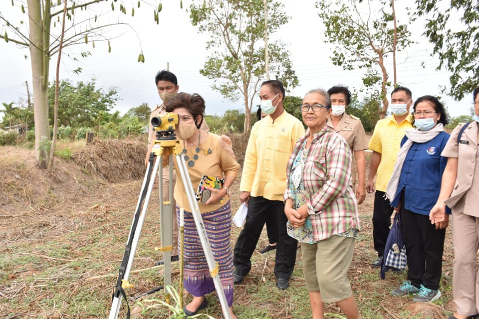 ผู้ตรวจราชการกรมการพัฒนาชุมชน ลงพื้นที่ตรวจติดตามการดำเนินงานโครงการพัฒนาพื้นที่ต้นแบบการพัฒนาคุณภาพชีวิต ตามหลักทฤษฎีใหม่ ประยุกต์สู่ “โคก หนอง นา พช.” พื้นที่อำเภอกันทรวิชัย จังหวัดมหาสารคาม