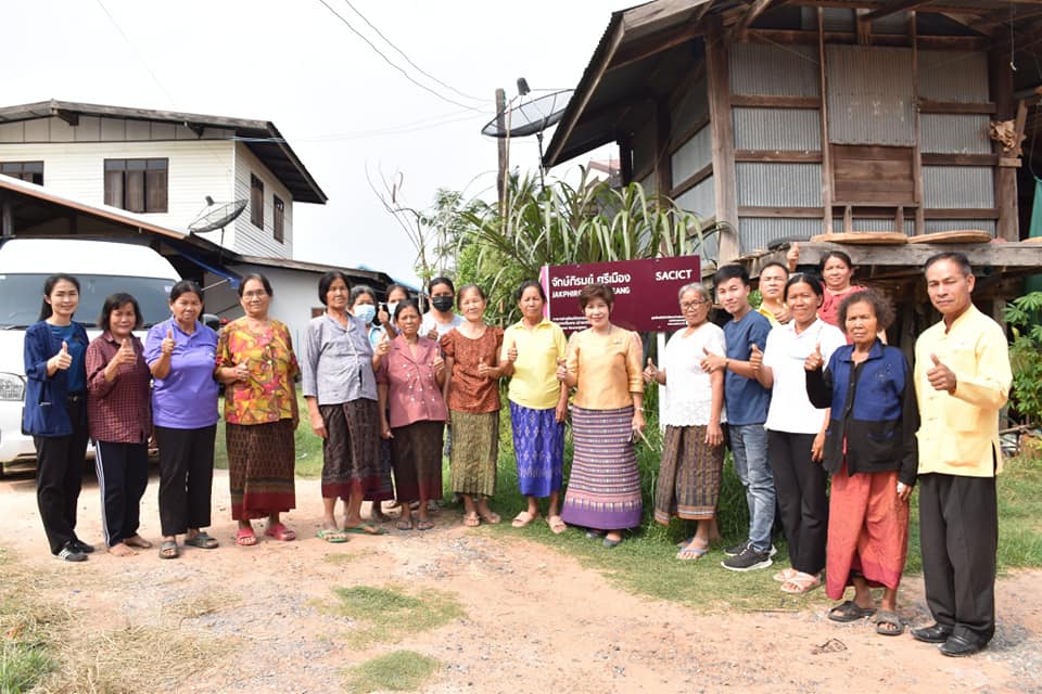 ผู้ตรวจราชการกรมการพัฒนาชุมชน​ ลงพื้นที่ติดตามสนับสนุนกลุ่มทอผ้า​ จังหวัดมหาสารคาม