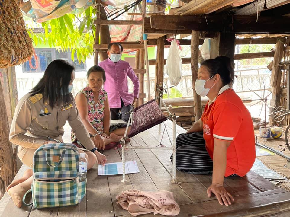 สพอ.ชื่นชม ลงพื้นที่ติดตาม เยี่ยมชมกลุ่มทอผ้า “ผ้ามัดหมี่ลายขอเจ้าฟ้าสิริวัณณวรีฯ