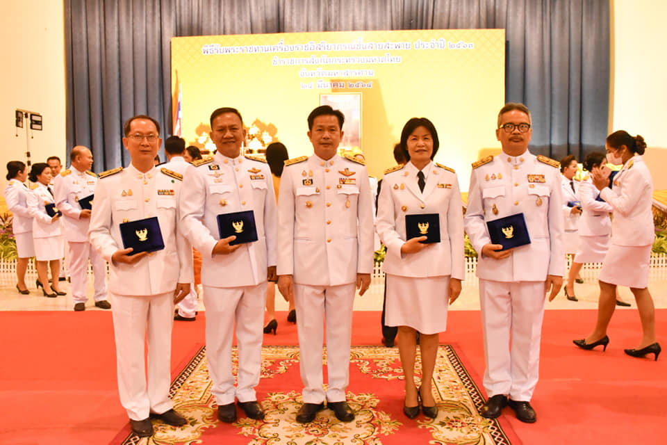 พช.มหาสารคาม เข้าร่วมพิธีรับพระราชทานเครื่องราชอิสริยาภรณ์ชั้นสายสะพาย ประจำปี 2563