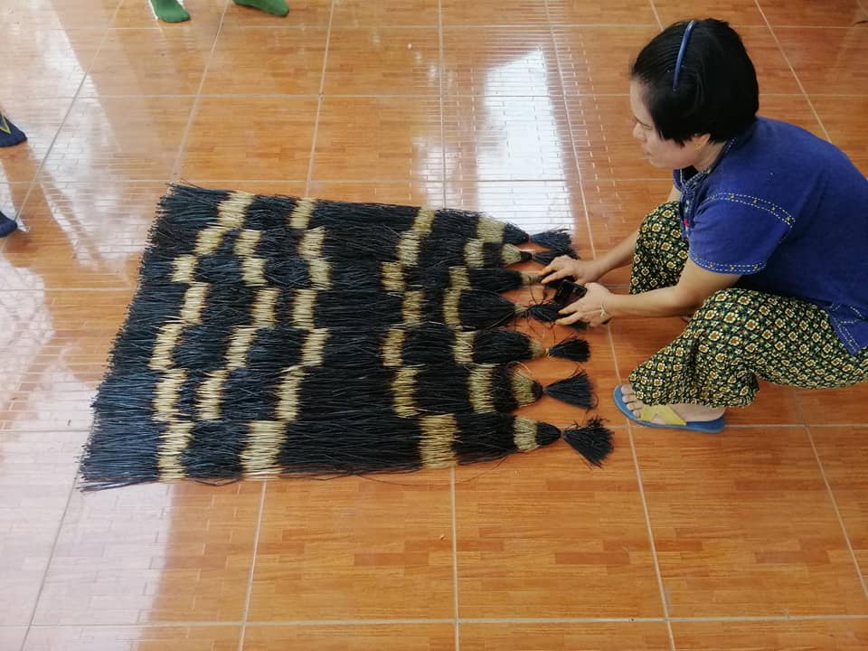อำเภอโกสุมพิสัย​ น้อมนำพระดำริสมเด็จพระเจ้าลูกเธอ เจ้าฟ้าสิริวัณณวรี นารีรัตนราชกัญญา​ นำผ้าลายพระราชทาน มาทอเป็นเสื่อกกลายขอเจ้าฟ้าสิริวัณณวรีฯ​ ต่อยอดสร้างความหลากหลาย