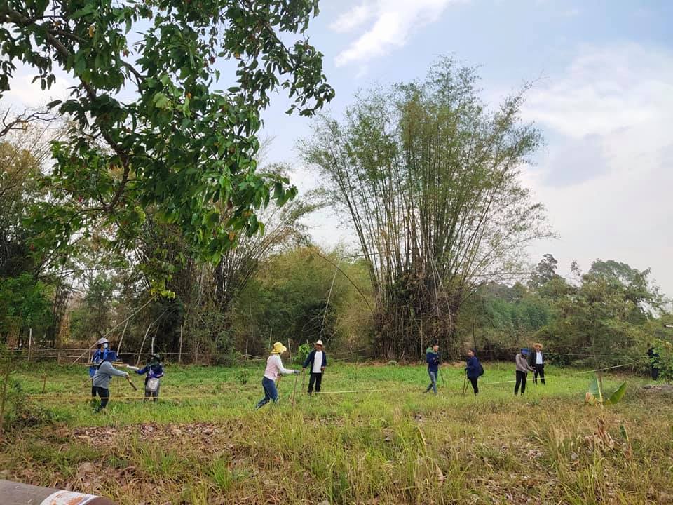 พช.อำเภอนาดูน​ ผสานกำลังทีมช่างท้องถิ่น​ ลุย​งาน “โคก​ หนอง​ นา​ โมเดล”
