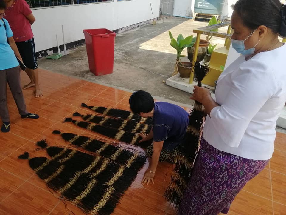 อำเภอโกสุมพิสัย​ น้อมนำพระดำริสมเด็จพระเจ้าลูกเธอ เจ้าฟ้าสิริวัณณวรี นารีรัตนราชกัญญา​ นำผ้าลายพระราชทาน มาทอเป็นเสื่อกกลายขอเจ้าฟ้าสิริวัณณวรีฯ​ ต่อยอดสร้างความหลากหลาย